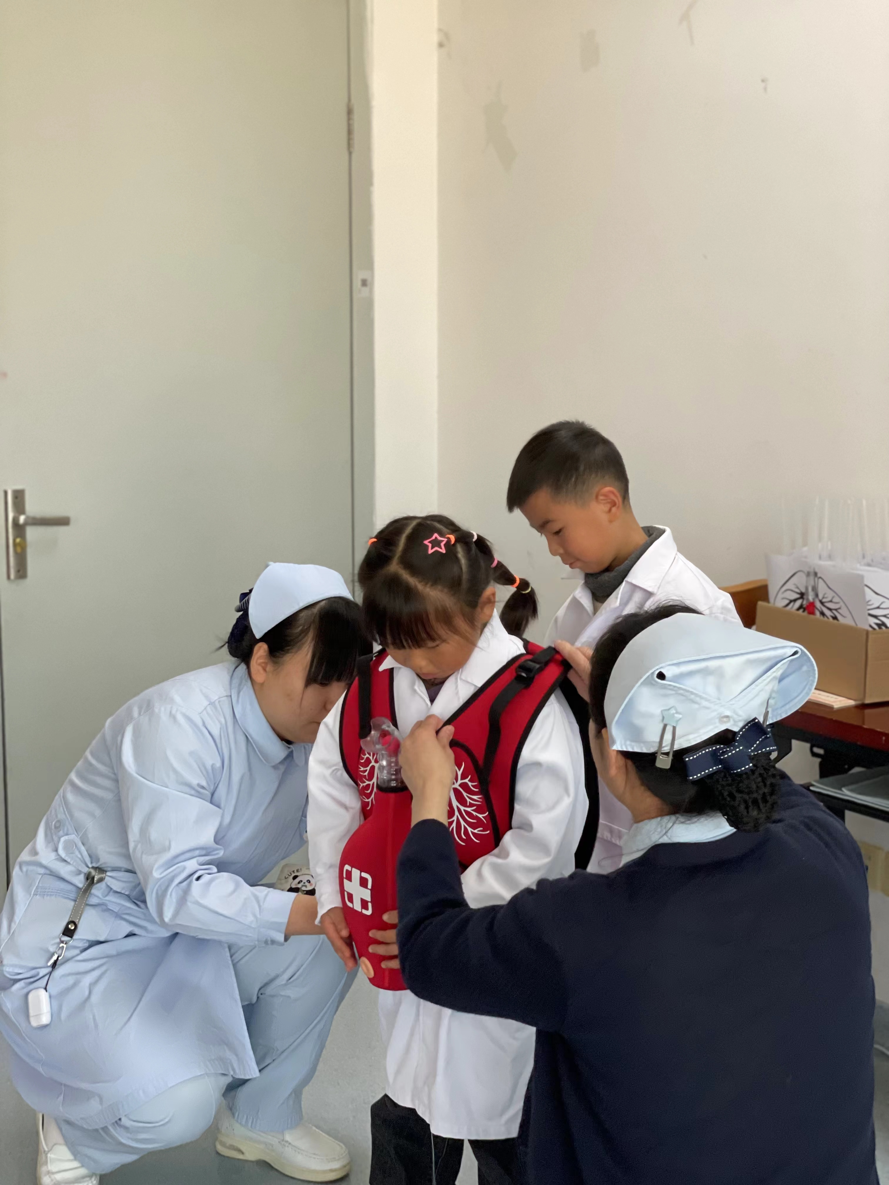 我院中醫科胸外科聯合舉辦“元宵妙趣研學挑戰營”活動