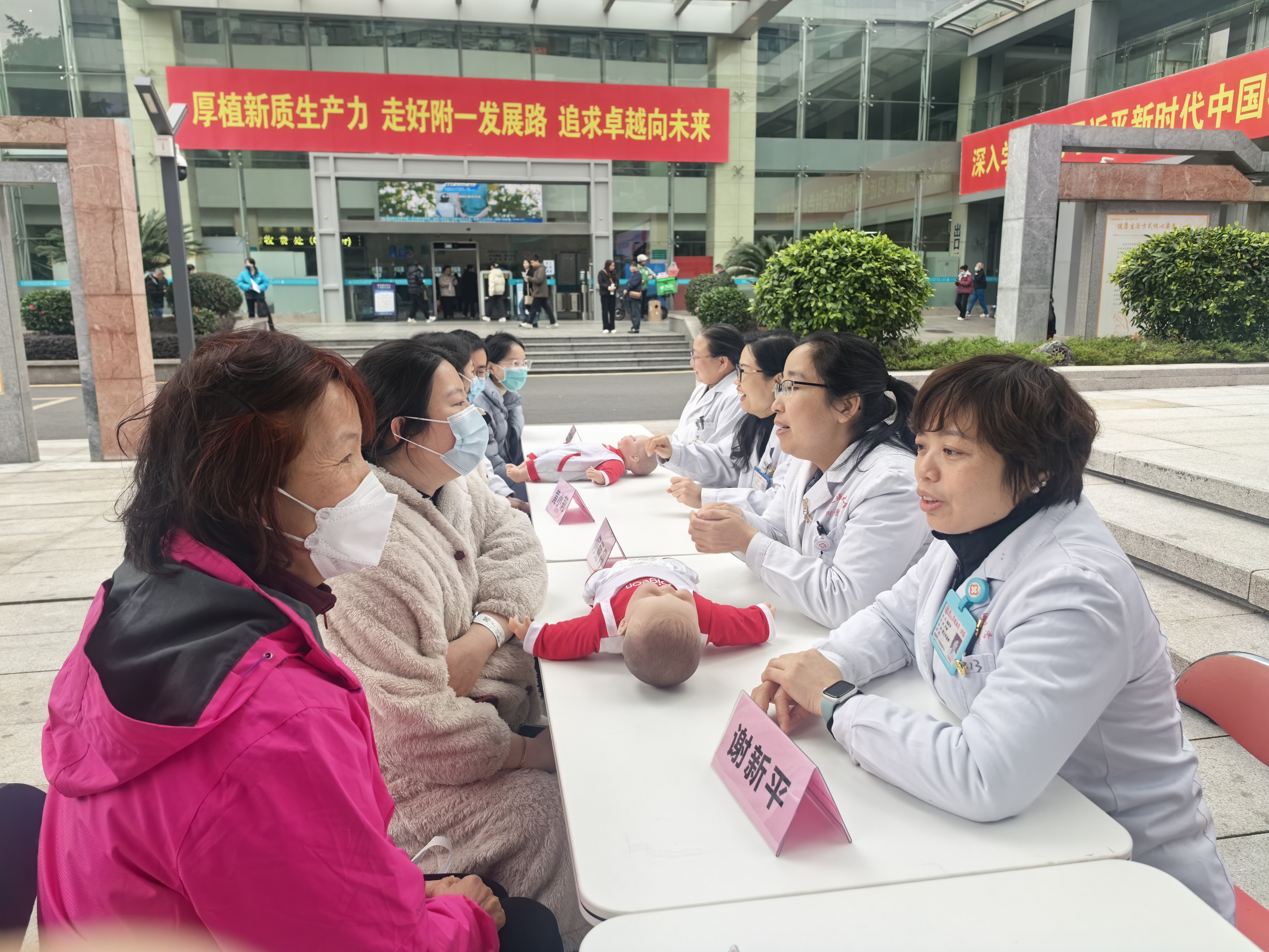 守住“她”健康 “孕育”新希望 ——我院婦產科與新生兒科舉辦“三八婦女節”健康義診活動