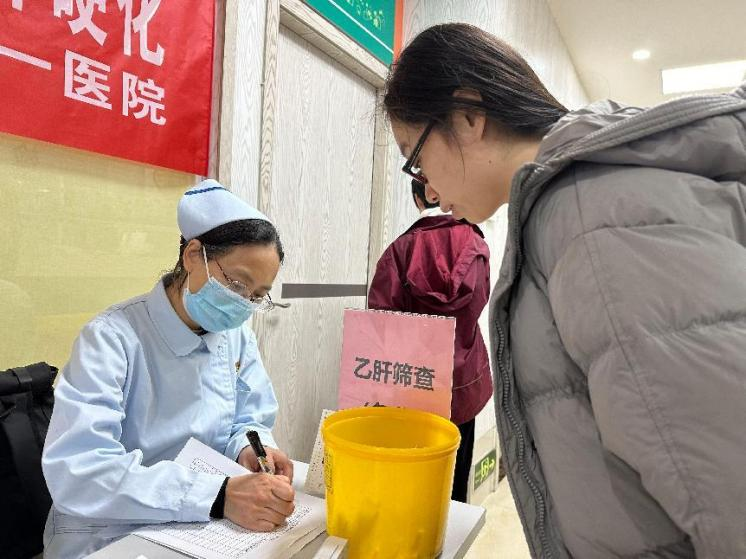 全國愛肝日 附一科普進社區助力居民肝健康