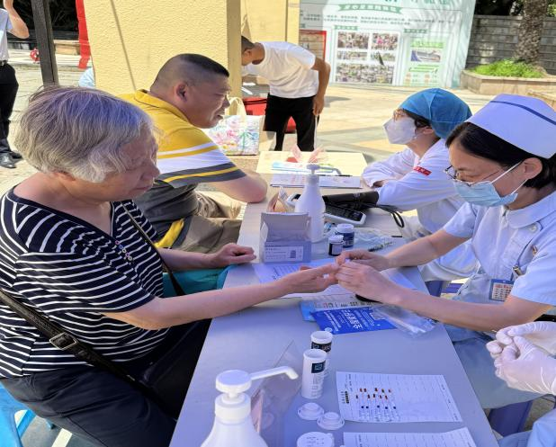 我院肝病中心肝內科開展2025年護理科普周義診