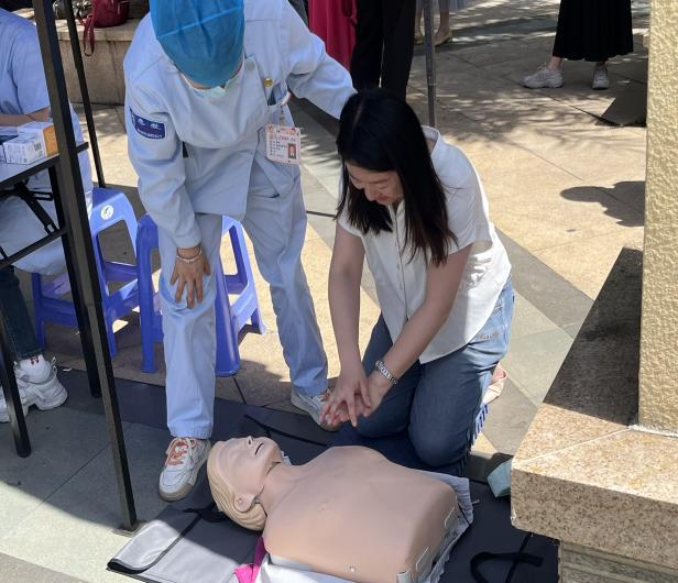 我院肝病中心肝內科開展2025年護理科普周義診